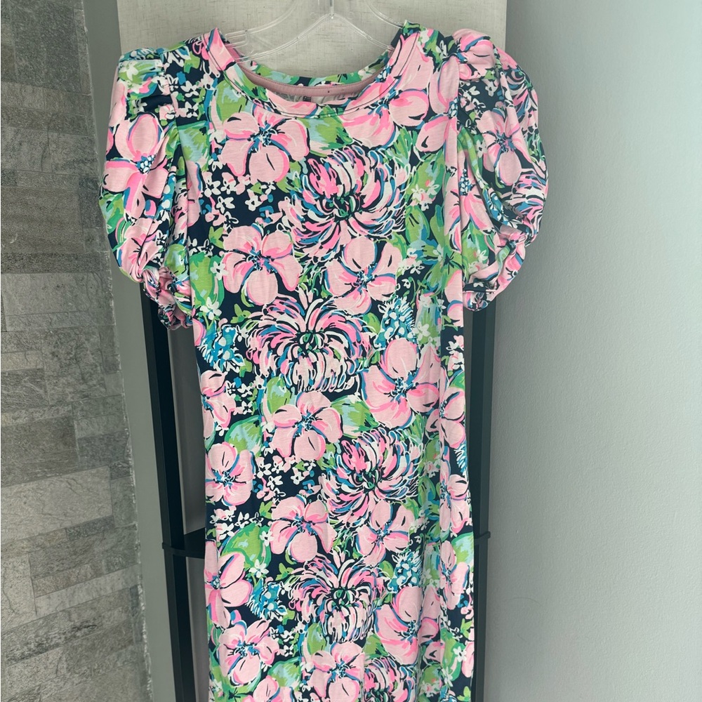 Lilly Pulitzer size x-small dress 

Floral Puff Sleeve Dress